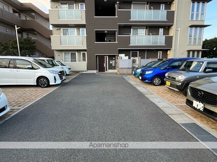 ｇｒａｃｉａ　ｎａｖｅ[2LDK/60.15m2]の駐車場2