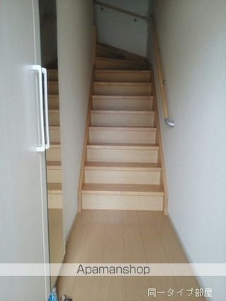 トレフル　Ｊ[2LDK/60.75m2]の玄関