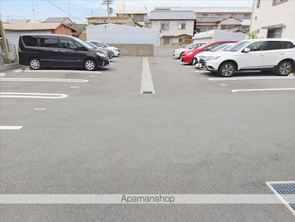 和歌山県和歌山市鷹匠町２丁目[2LDK/63.57m2]の駐車場