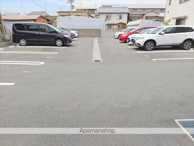 和歌山県和歌山市鷹匠町２丁目[2LDK/63.57m2]の駐車場