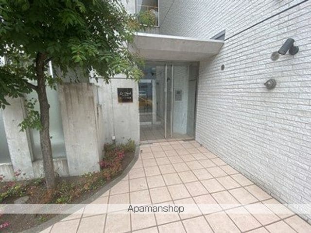 ル・ノール平岸通の玄関写真