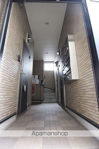 ピュア箱崎東六番館の玄関写真