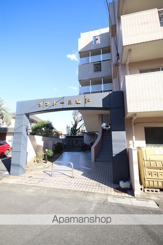 ランドール坂戸の玄関写真