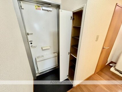 レオパレスやまろ[1K/23.18m2]の玄関1