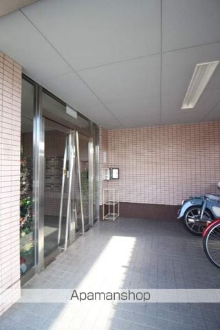 レディースキャステルの玄関写真