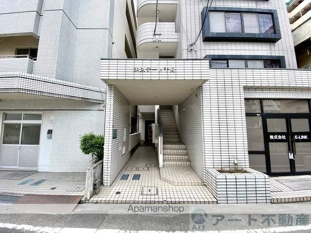 レオパレスエステート千舟の玄関写真