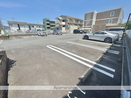 メゾン・ド・フラン[1R/42.38m2]の駐車場2