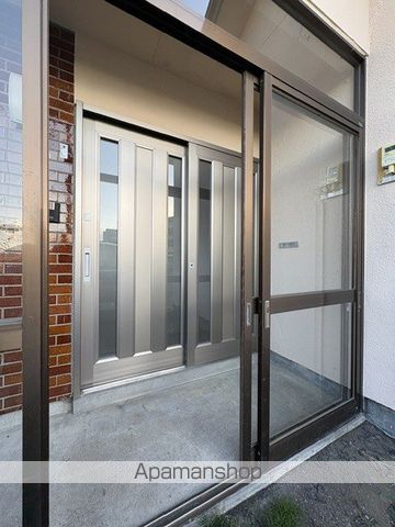 滝の川町西8丁目2-8貸家の玄関写真