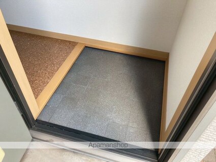 ａｐａｒｔｍｅｎｔ　ＩＮ　ＥＡＳＴ[1K/26m2]の玄関