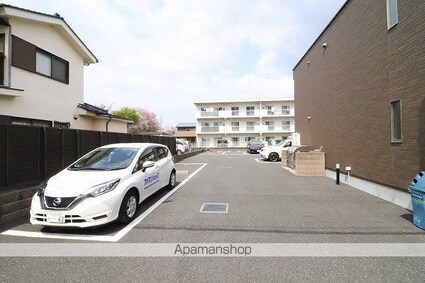 レオネクストサンモール向原[1R/26.08m2]の駐車場