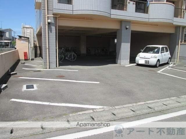 シャトルハイツ[1R/24.17m2]の駐車場2