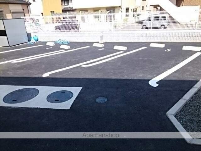 アンジュ・エムロード[1R/32.94m2]の駐車場