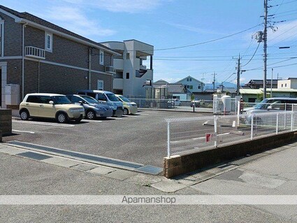 フォレスト里吉[1LDK/42.37m2]の駐車場