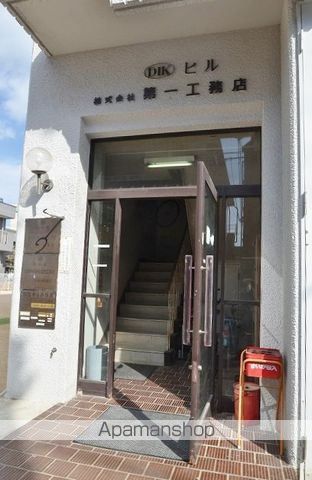 DIKビルの玄関写真