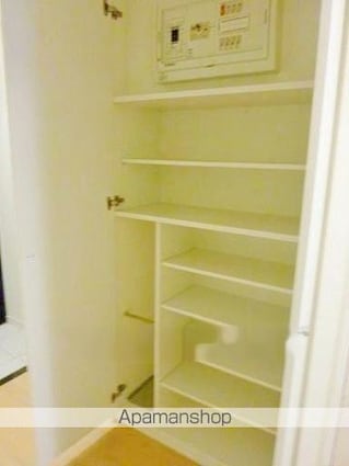 ル・リオン牛込柳町[1K/36.98m2]の収納