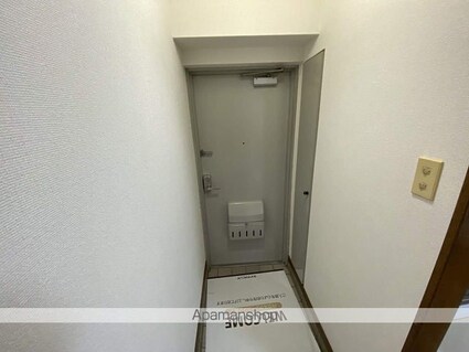 コートパレス[2K/35.1m2]の玄関