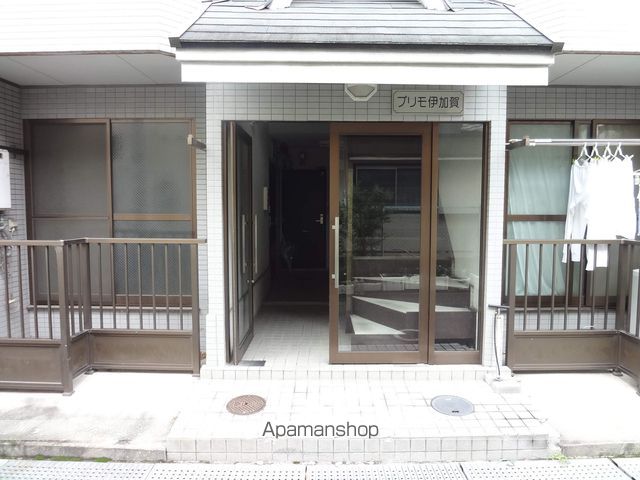 プリモ伊加賀の玄関写真