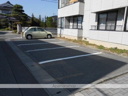 ラプラスプリティ[2DK/47m2]の駐車場2