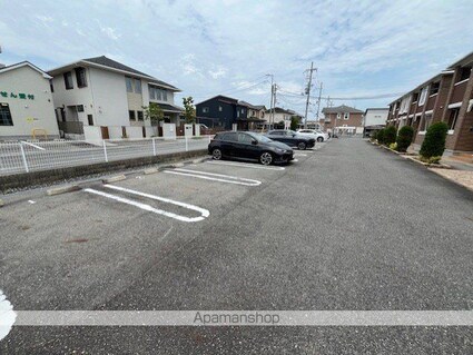 リクソーレⅤ　Ｂ[1LDK/37.76m2]の駐車場1