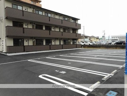 クロ・ド・エヌ[2LDK/55.03m2]の駐車場