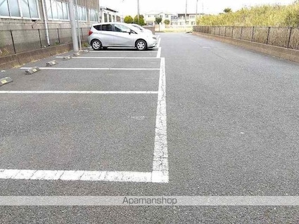レオパレス健和[1K/23.61m2]の駐車場2