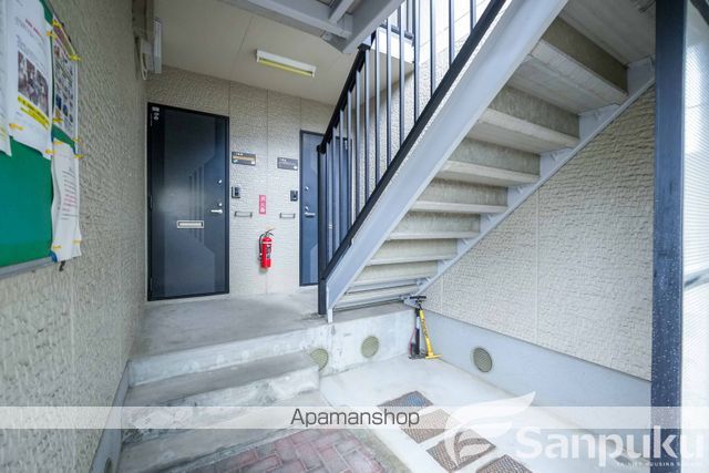 ハイカムール正円寺の玄関写真