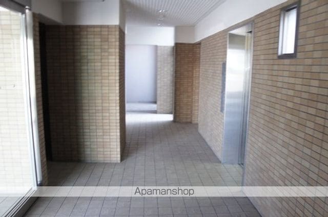 レジデンス空港北の玄関写真