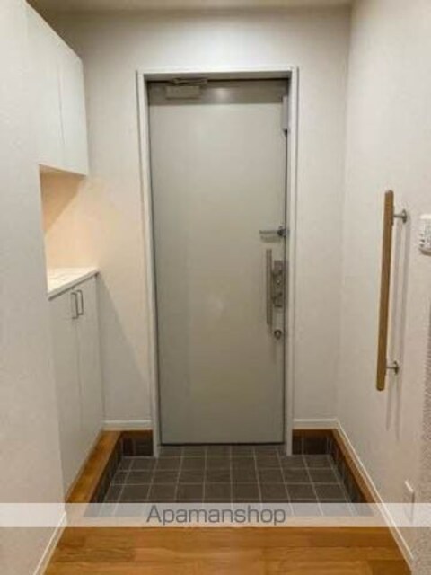 和歌山県和歌山市岡山丁[2LDK/57.55m2]の玄関