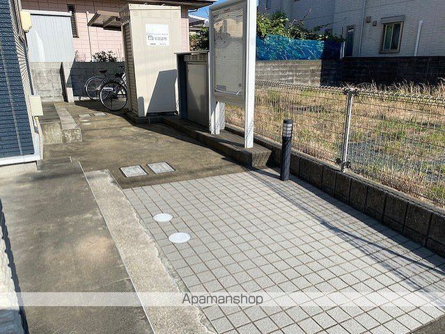 レオネクストラサの玄関写真