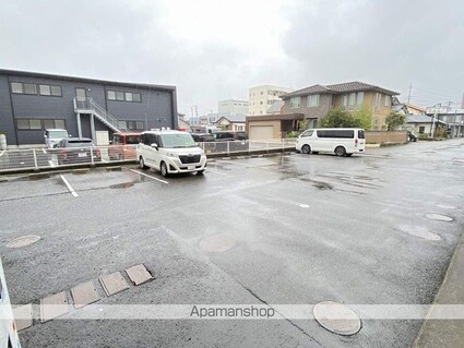 サン・ボニール[2LDK/55.42m2]の駐車場2