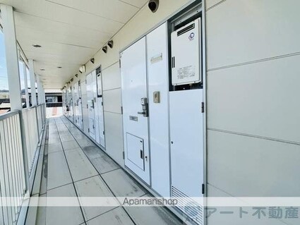 レオパレスプレミール[1K/22.35m2]のエントランス3