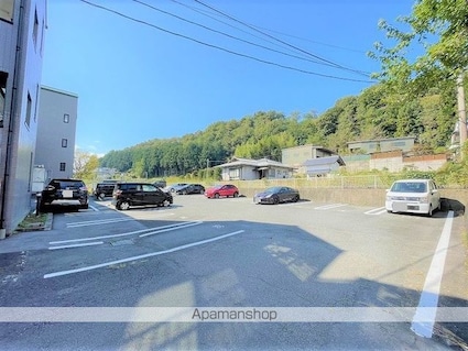 クレストンコート[1K/20.16m2]の駐車場