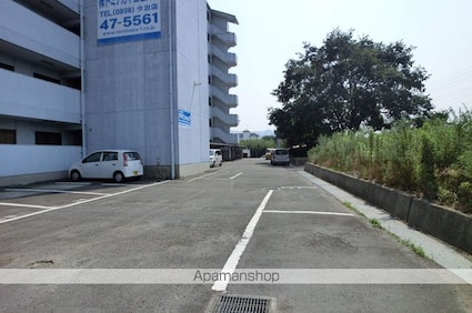 メゾンドール中寺[6LDK/100m2]の駐車場