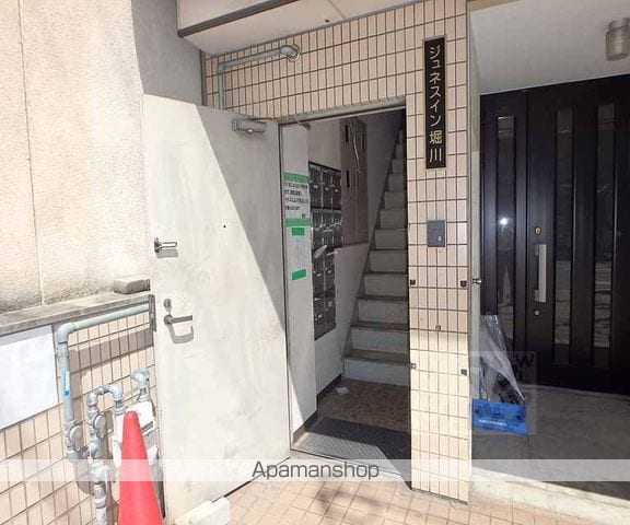 ジュネスイン堀川の玄関写真