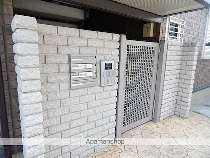 東京都国立市谷保[2LDK/53.76m2]のエントランス1