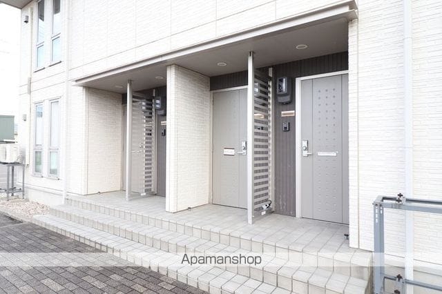 KNKS アルコバレーノの玄関写真