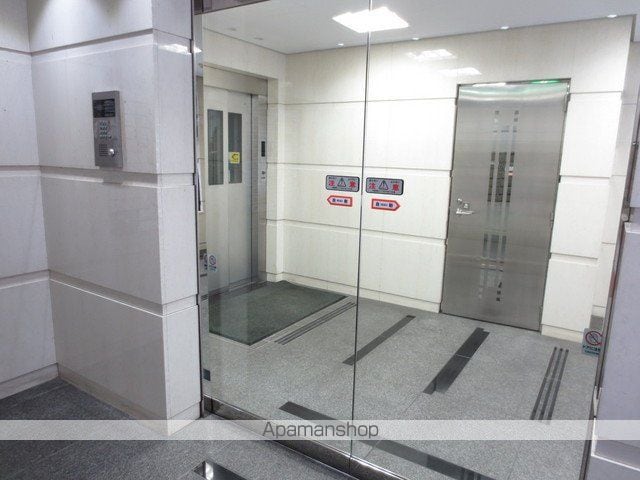 新宿アイランドアネックスの玄関写真