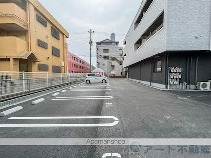 シャーメゾンマヒナ[1LDK/53.89m2]の駐車場1