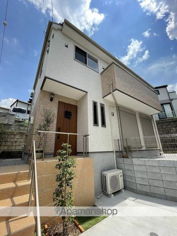 東急田園都市線 たまプラーザ駅 バス乗車時間：5分 最寄りバス停で下車 徒歩5分 築6年