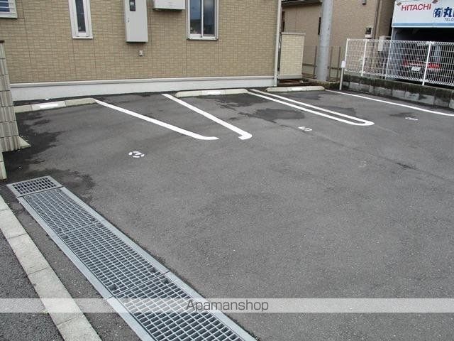 ロワール[1LDK/44.85m2]の駐車場