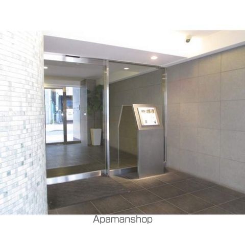エスティメゾン東新宿の玄関写真