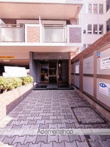 ダイナコートエスタディオ平尾駅前の玄関写真