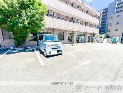 ベーラバン清水[1K/24.3m2]の駐車場2