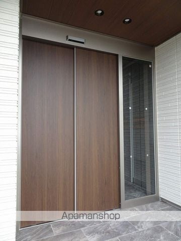 シャリテ堀川小泉の玄関写真
