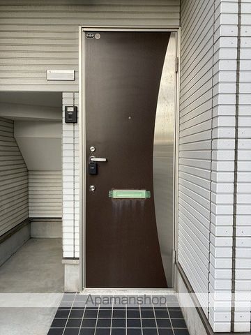 PINE CONEの玄関写真