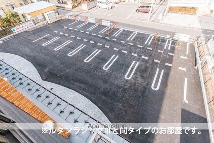 ベル　アルカン　シエル[1K/36.31m2]の駐車場