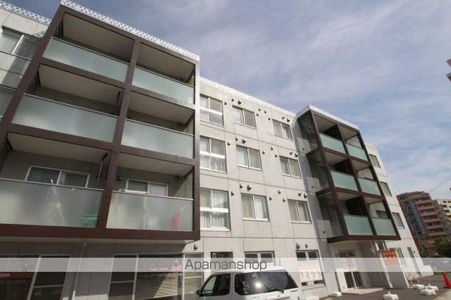フォルトゥーナ学園前の外観写真