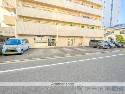 コーポ本町[1DK/21m2]の駐車場3