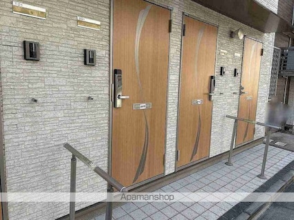 東京都新宿区富久町[1K/24.1m2]のエントランス