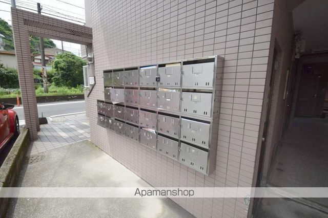 シャンポール南郡元の玄関写真